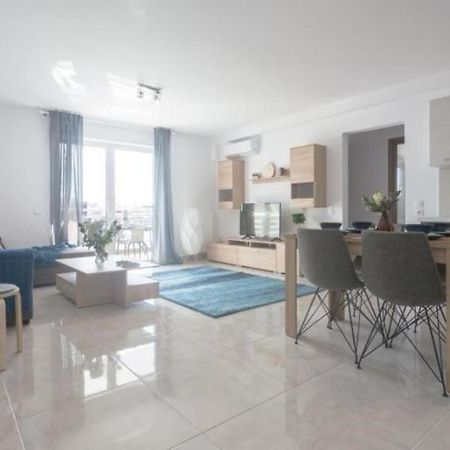 New Spacious Apartment Located In Piräus Exterior foto