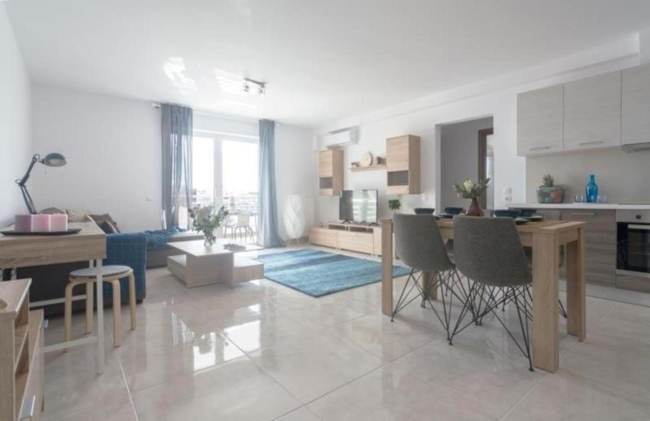 New Spacious Apartment Located In Piräus Exterior foto