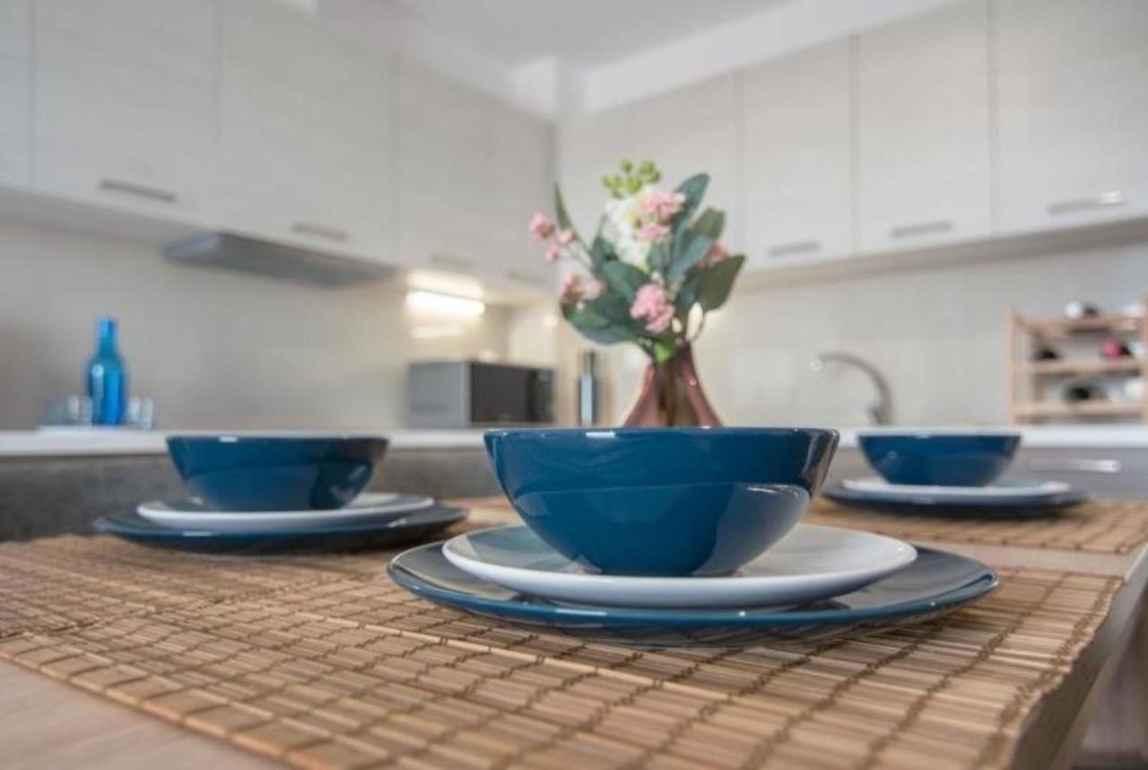 New Spacious Apartment Located In Piräus Exterior foto