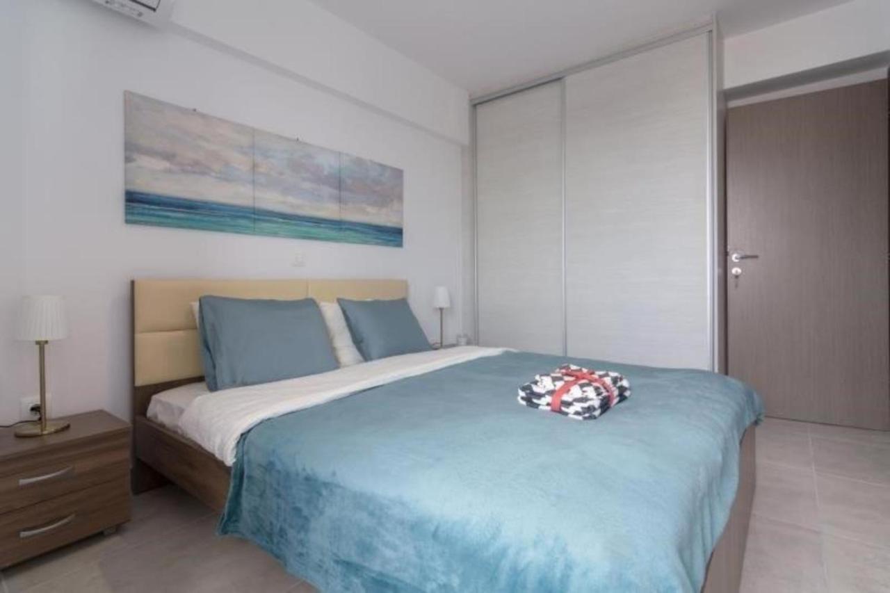New Spacious Apartment Located In Piräus Exterior foto