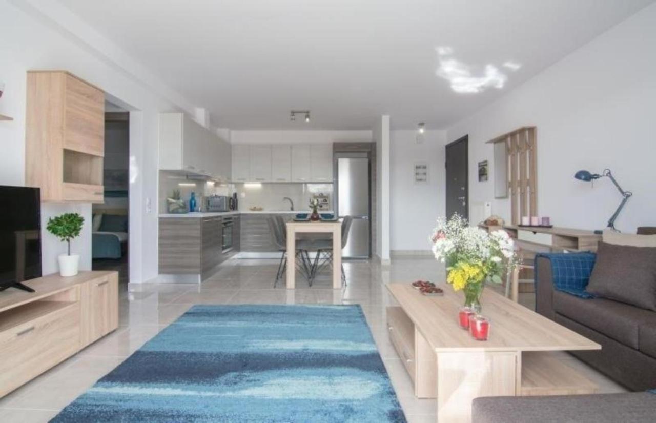 New Spacious Apartment Located In Piräus Exterior foto