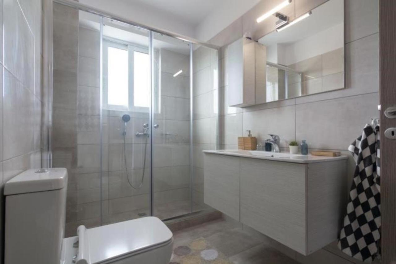 New Spacious Apartment Located In Piräus Exterior foto